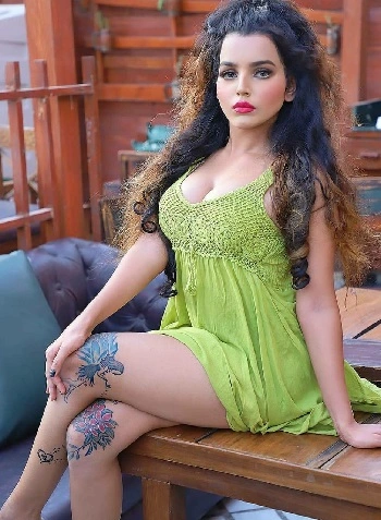 Alanya Escort Rana Üniversiteli Bayan Şehvetli Davranır